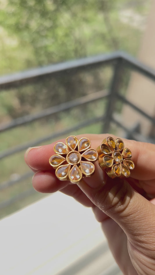 Handmade Kundan Studs In Champagne