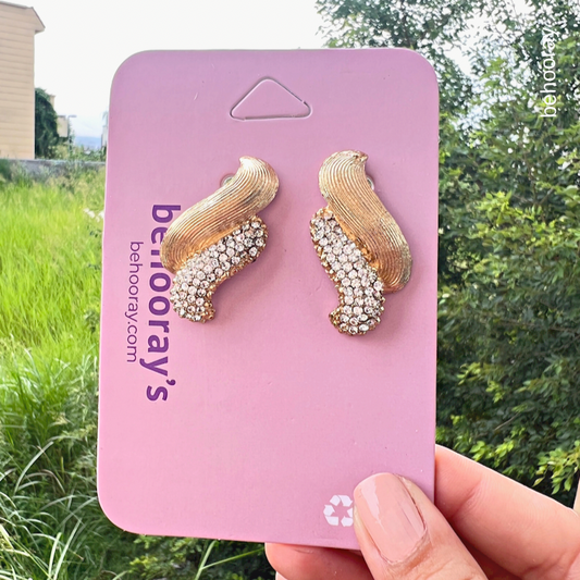 A Sea Shell Statement Earrings In Golden