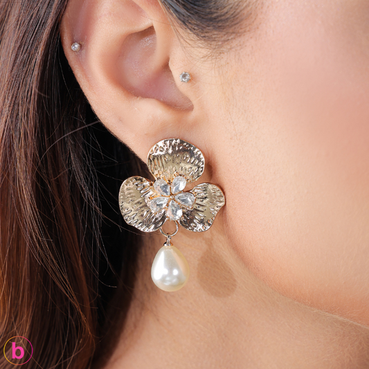 A Pearl & Crystal Flower Earrings In Golden