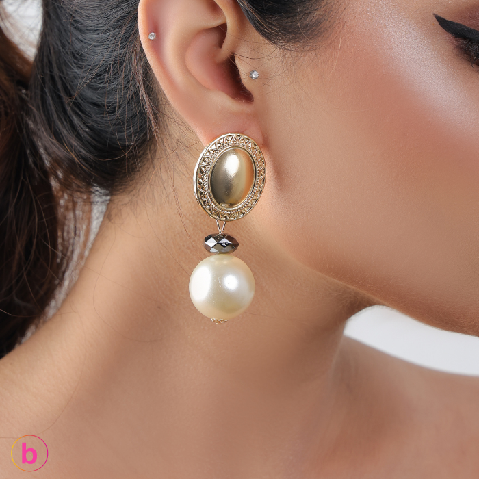 A Dew Drop Earrings In Golden & Pearl