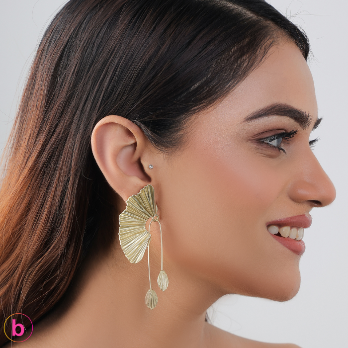 A Glam Me Up Earrings In Gold