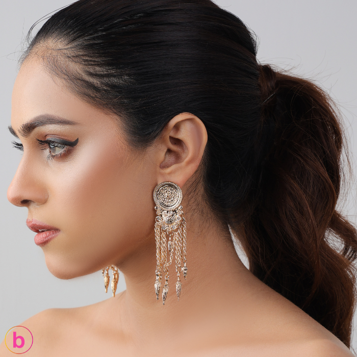 A Singing Song Tassel Earrings In Golden