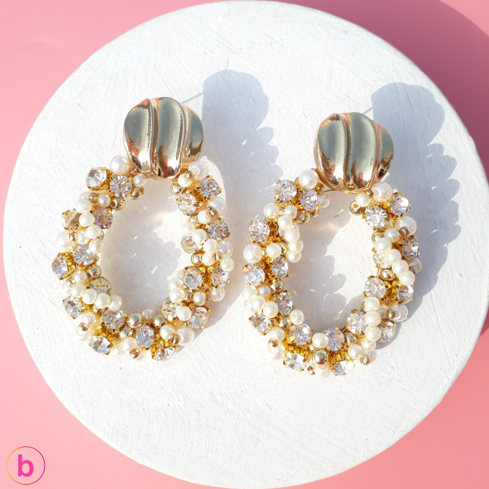 Glam Me Up Golden & Pearl Earrings In Oval