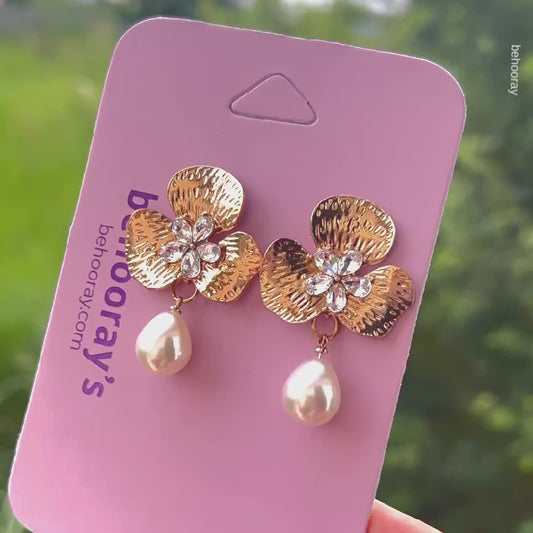 A Pearl & Crystal Flower Earrings In Golden